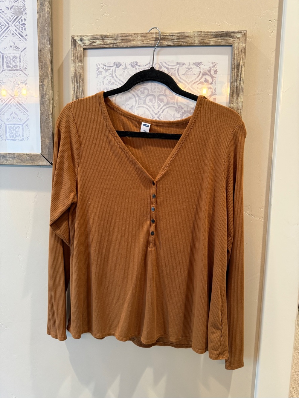Old Navy Long-Sleeve Ribbed Henley Top in Brown